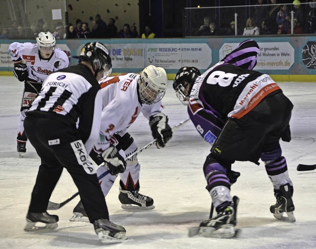 Die Heimspiele des EHC  in Herrischrie...fertigt Investitionen in die Eisarena.  | Foto: Hrvoje Miloslavic