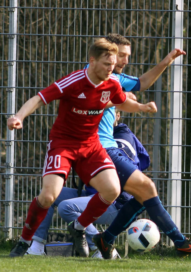 Mittelfeldspieler Laurenz Haas wird au...chsten Saison das FFC-Trikot tragen.   | Foto: ak