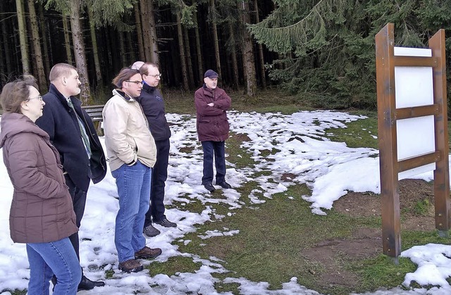 Die Wellheimer besuchten mit Brgermei...ert (3. v. links) die Schutterquelle.   | Foto: Gemeinde