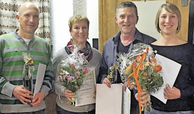 Fr 25 Jahre Mitgliedschaft geehrt wur...othea, Jrgen und Pascale Schleusener.  | Foto: Naturfreunde