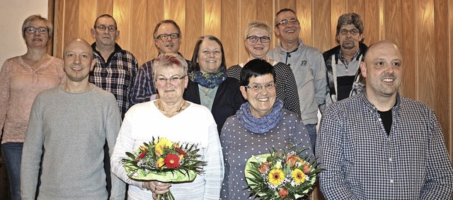 Vorsitzende Ute Ruesch (links) und Cle...Mitglieder mit Sternen und Medaillen.   | Foto: Karin Heiss