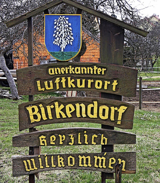Die alten Begrungsschilder in Birken...len durch neue Stelen ersetzt werden.   | Foto: Kuhlmann