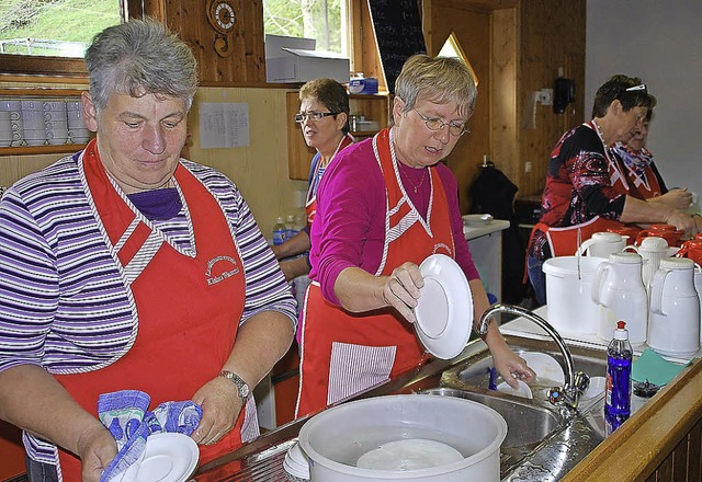 Engagiert setzten sich die  Landfrauen...eideviehmarkt in der Kaffeestube ein.   | Foto: Steinfelder