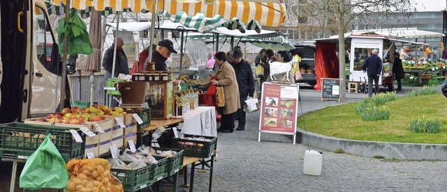 Elf Marktbeschicker bieten seit Freita...enmarkt in St. Blasien ihre Waren an.   | Foto: Sebastian Barthmes