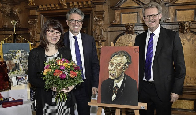 Ulrich von Kirchbach (rechts) mit sein...e &#8222;Das Bildnis Max John&#8220;.   | Foto: Thomas Kunz