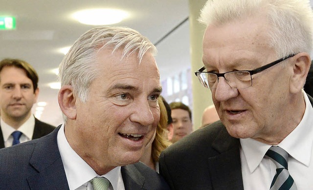 Thomas Strobl (links) zeigt sich gern ...nen Ministerprsidenten Kretschmann.   | Foto: dpa