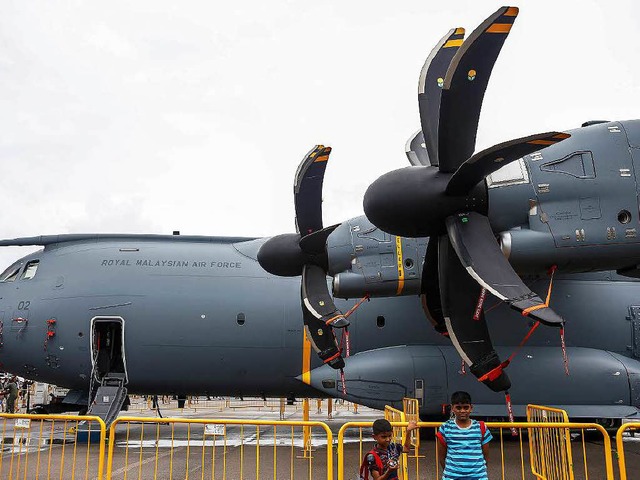Der Flugzeugbauer Airbus hat Probleme mit seinem Truppentransporter A400M.  | Foto: dpa
