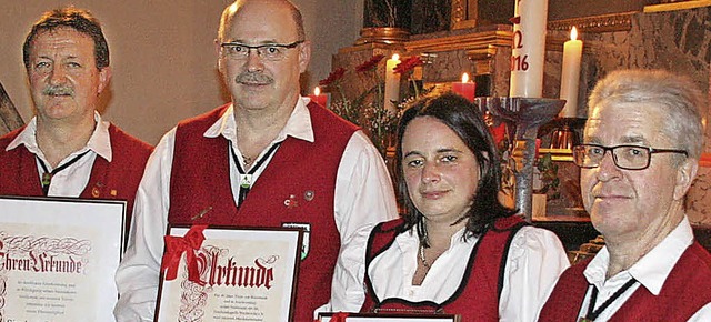 Treue Mitglieder (von links): Siegbert..., Manuela Rudigier und  Lothar Schmid   | Foto: Peter Schtz