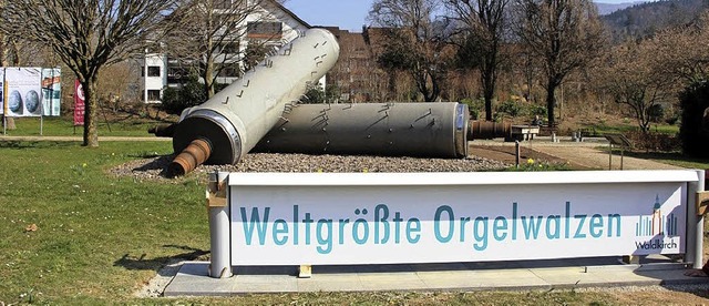 Waldkirchs symboltrchtiges Denkmal ist nun unbersehbar beschildert.   | Foto: Stadt