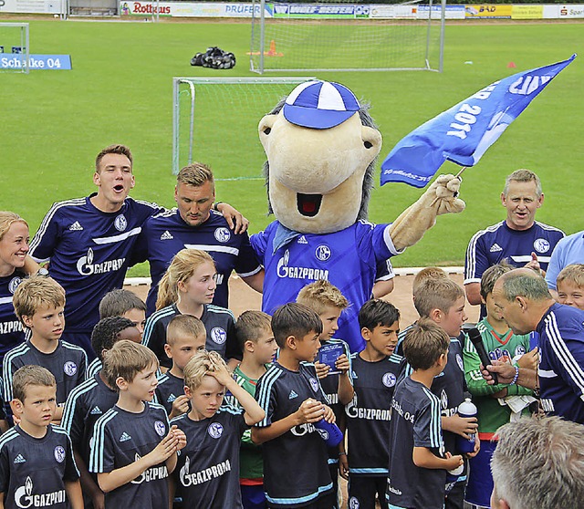 Das Fuballcamp mit Schalke 04 im Somm...hepunkten des SVS-Vereinsjahrs 2015.   | Foto: Monika Weber