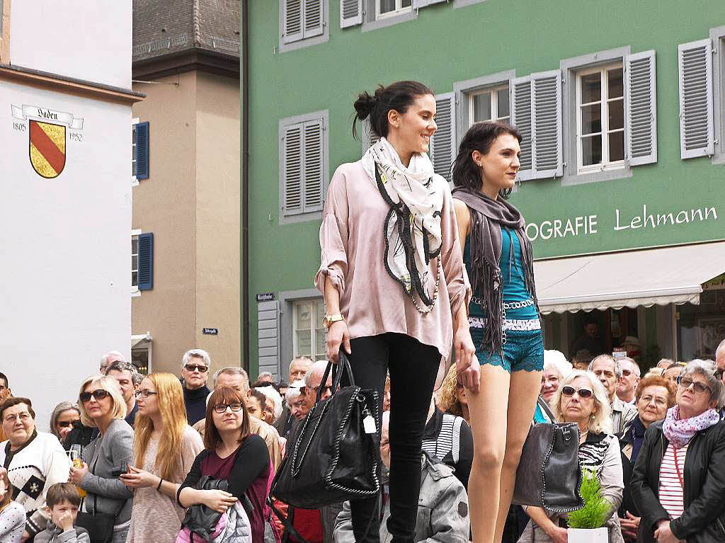 "Blhendes Staufen": Der verkaufsoffene Sonntag und die Modeschauen  lockten  zahlreiche Besucher an.