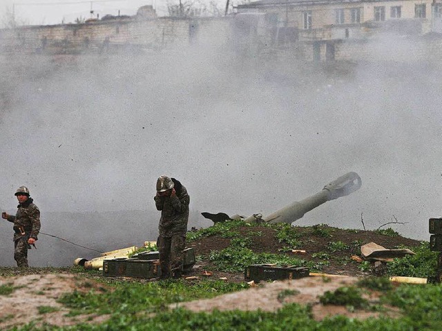 Mehr als 30 Tote gab es  bei kriegeris...n zwischen Armenien und Aserbaidschan.  | Foto: AFP