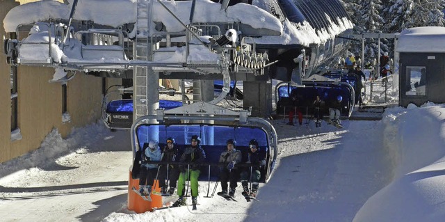 Die neue Zeiger-Sechsersesselbahn ist ... von vielen Skifahrern genutzt worden.  | Foto: Sebastian Barthmes