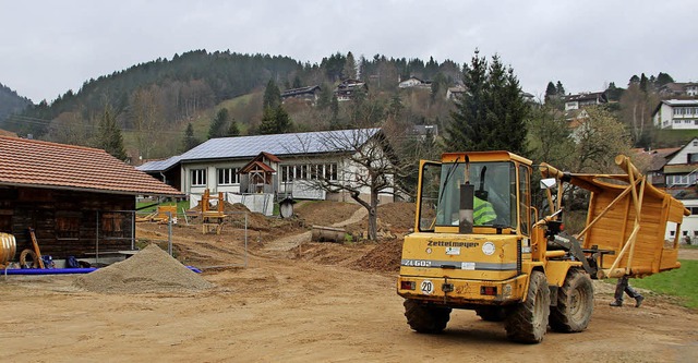 Mit Hochdruck wird derzeit im Kinderga...dergarten zur Stockberghalle liefert..  | Foto: Rolf-Dieter Kanmacher