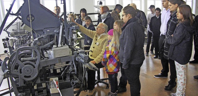 Harald Schwab-Strube an einer Linotype-Maschine.   | Foto: Heiner Fabry