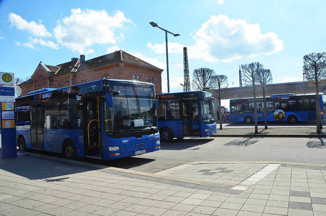 Am zentralen Busbahnhof startet die &#...d es ab 2017 zusätzliche Linien geben?  | Foto: Gerhard Walser