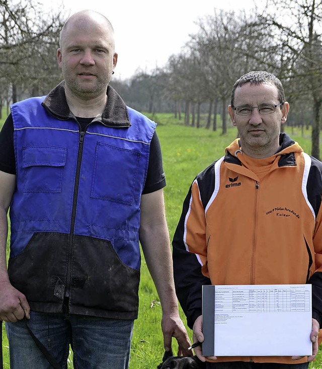 Wyhl.   Michael Lang vom gastgebenden ...Rechts Prfungsleiter Thomas Glckner.  | Foto: Roland Vitt