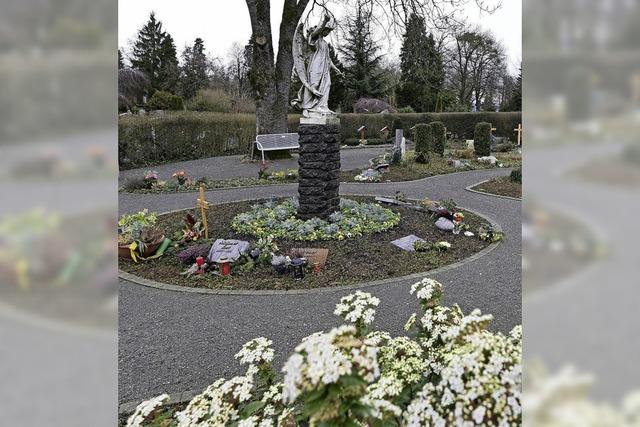 Gärtnereien kümmern sich um Grabfelder auf dem Friedhof