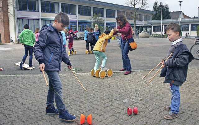 In der Lindenschule sind die ersten Fl...ie Grenzen zwischen hiesig und fremd.   | Foto: Manfred Herbertz