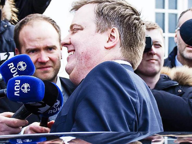 Sigmundur Gunnlaugsson (rechts) will doch  islndischer Regierungschef bleiben.  | Foto: dpa