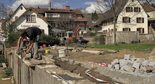 Die Bauarbeiten im Schlosspark gehen v...hrt an der hertinger Strae geschaffen  | Foto: Jutta Schtz