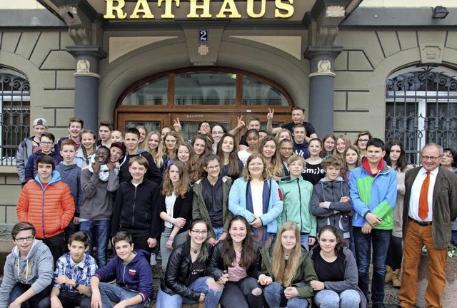 Schler aus Coulommiers zu Gast in Tit...chler im Rathaus herzlich willkommen.  | Foto: Eva Korinth