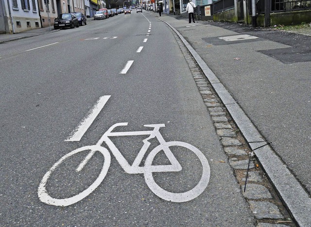 Fahrradschutzstreifen: Leicht anzubringen.   | Foto: Nikolaus Trenz