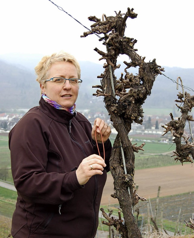 Birgit Ihringer, Winzerin und Vorsitze...Einsatz gegen den Heu- und Sauerwurm.   | Foto: Christian Ringwald