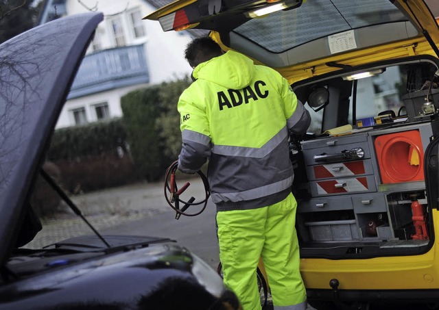 Autobatterien beschftigen die  Pannenhelfer.   | Foto: dpa