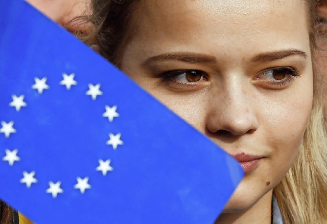 Zerstobene Hoffnung: eine Ukrainerin, die eine  Annherung an die EU befrwortet  | Foto: DPA