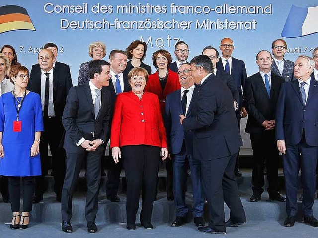 Haben gut lachen: Bundeskanzlerin Ange...oise Hollande am Donnerstag in Metz.   | Foto: AFP