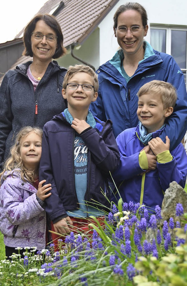 Cornelia Rieger (links) hat Maja Reddm... Phine, Mali und Niklas   aufgepasst.   | Foto: Kathrin Blum