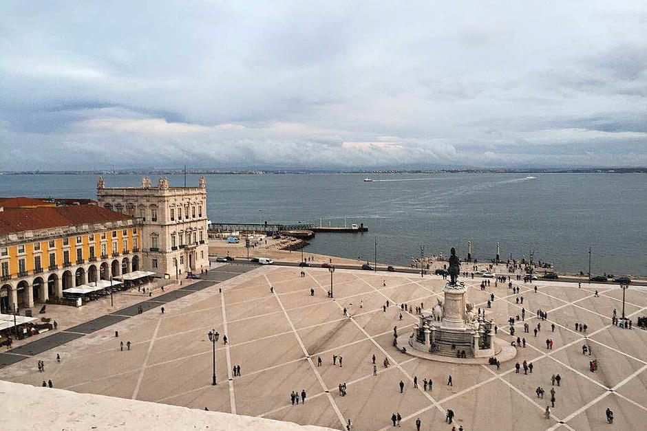 Blick über den Praça do Comércio, den Handelsplatz (Foto: Dorothee Soboll) Blick über den Praça do Comércio, den Handelsplatz (Foto: Dorothee Soboll)