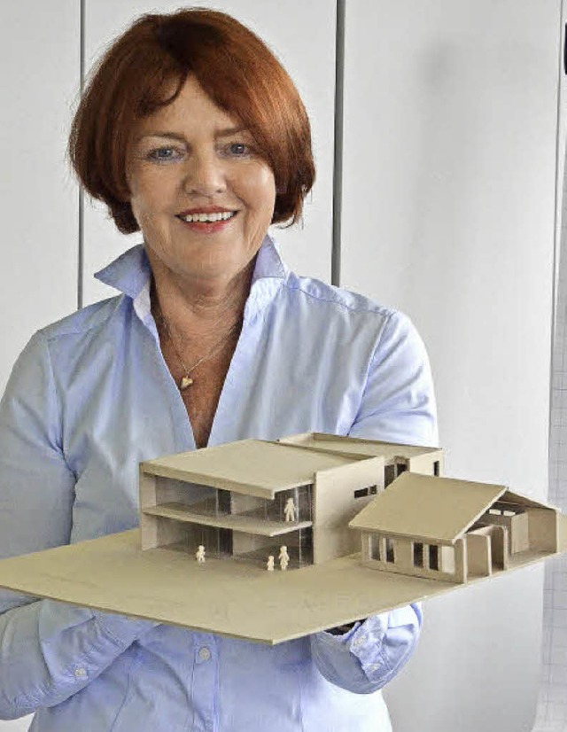 Cornelia Rsner (Amt fr Kinder, Jugen... rechts der Altbau, links der Neubau.   | Foto: Ingrid Bhm-Jacob