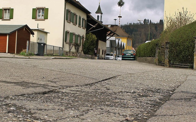 Entlang des Lettenwegs &#8211; hier de...wohner seit Jahren auf die Sanierung.   | Foto: Anja Bertsch