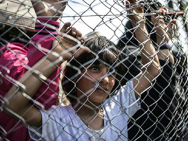 Flchtlinge, die ber die Balkanroute ...es nicht mehr weiter als Griechenland.  | Foto: AFP