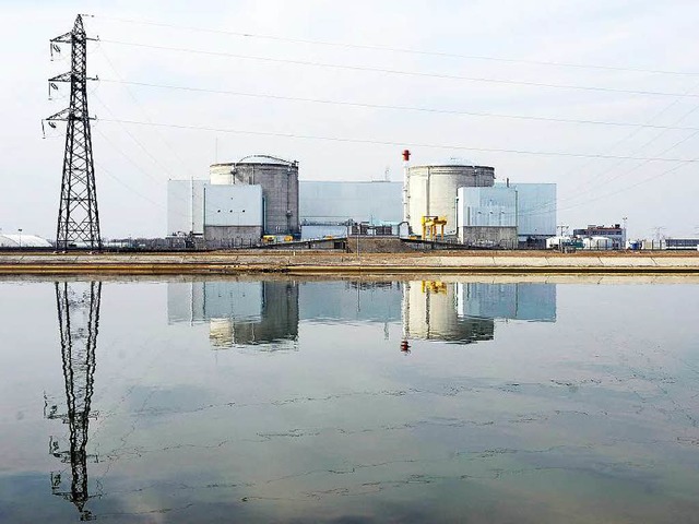 Das Atomkraftwerk Fessenheim wirft unangenehme Fragen auf.  | Foto: Christophe Karaba