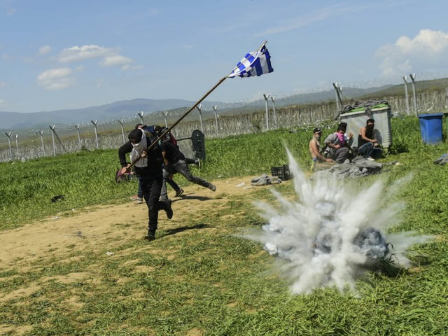 Trnengas gegen Flchtlinge.  | Foto: AFP