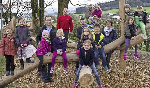 Groe Freude herrscht im Kindergarten ...e neuen Spielgerte im Auenbereich.    | Foto: Daniel Fleig