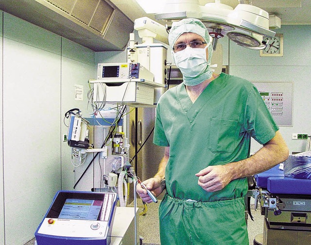 Christian Stremmel, Direktor des Lunge...gen des neuen Lasersystems berzeugt.   | Foto: Klinikum