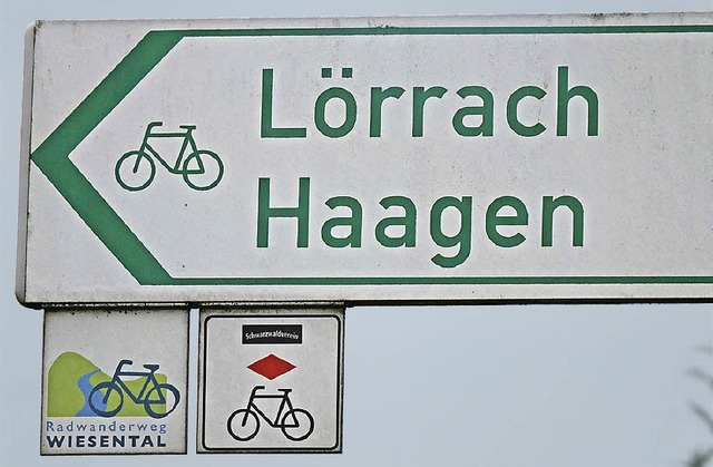 Die Radwegbeschilderung im Kreis Lrra...agung in Lrrach auch ber die Grenze.  | Foto: Martina David-Wenk