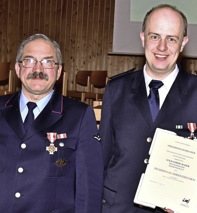 Fr 40 Jahre Feuerwehrdienst wurde Wal...ander Maier  fr 25 Jahre  Dienstzeit.  | Foto: Dieter Erggelet