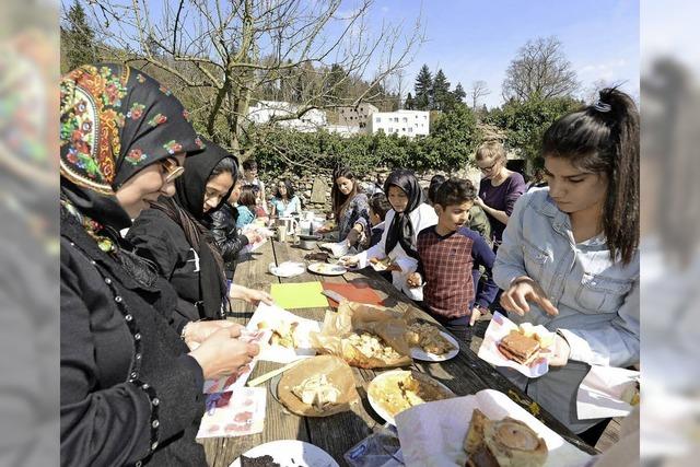 UWC-Schler laden Flchtlinge zu einem kleinen Tag der offenen Tr ein