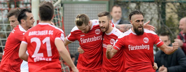 Befreiender Moment: Das Bahlinger 1:0 ..., Tobias Klein und Yannick Hringer.    | Foto: Seeger