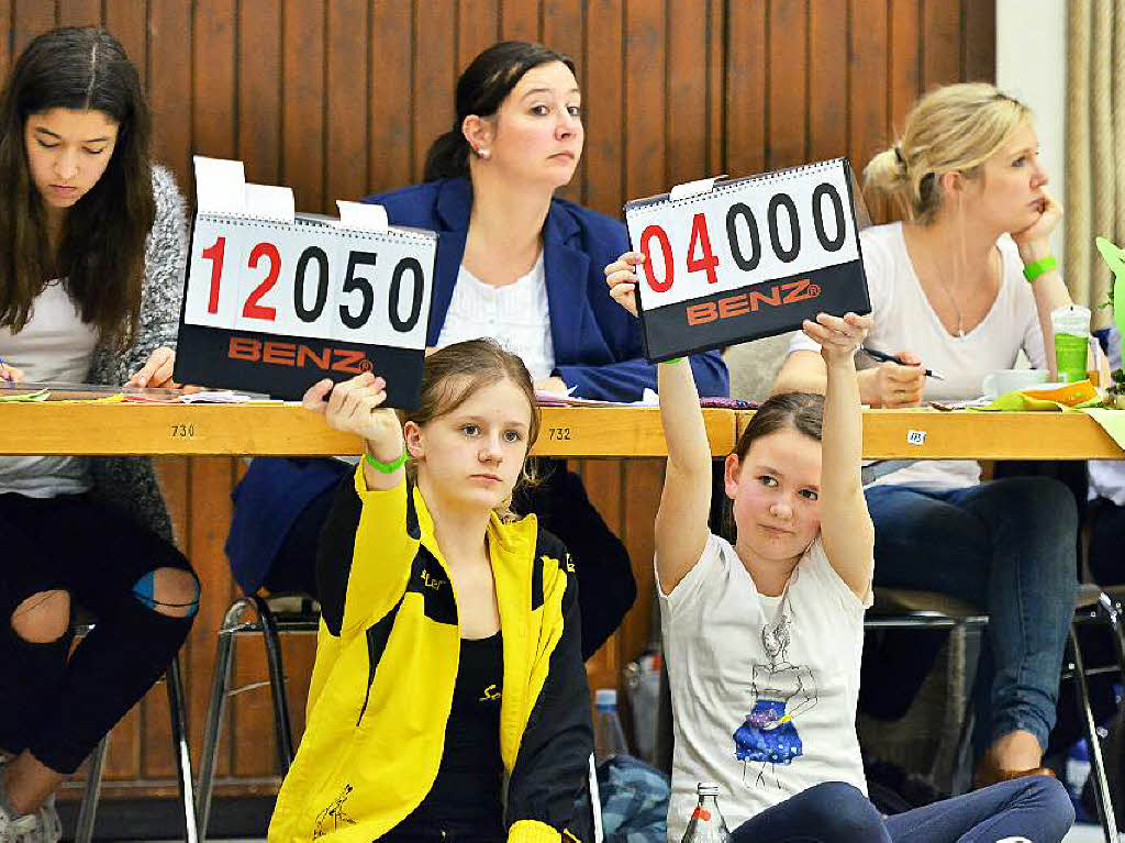 Rund 70 Turnerinnen aus Baden und Schwaben gingen in den Altersklassen 11 bis 16 plus in der Breisgauhalle an die Gerte. Ausrichter war die KTH Herbolzheim.
