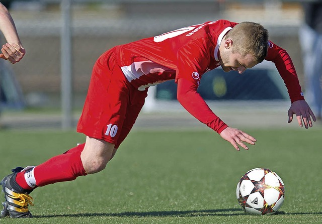 Kmpfen bis zum Umfallen: Peter Beha vom FC Lffingen   | Foto: wolfgang scheu