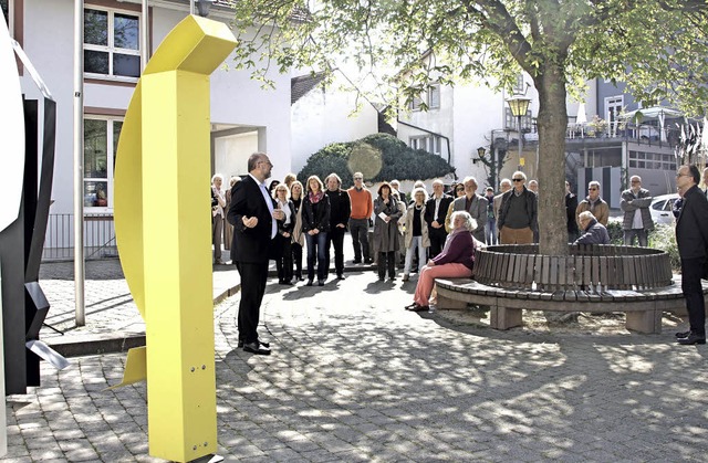 Kunst im ffentlichen Raum: Drei Turmh...eue Standort am Brgerhaus eingeweiht.  | Foto: Ilona Hge