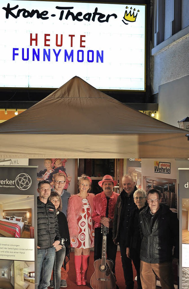 Funnymoon und Gastgeber beim Benefizabend.   | Foto: Hanna helder
