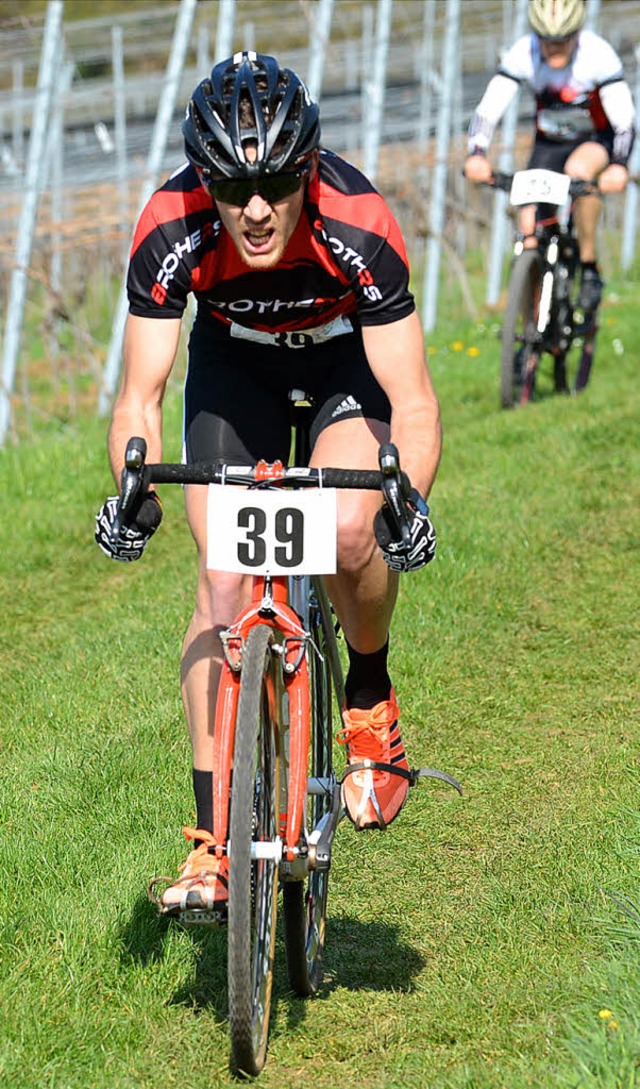 Richtige Strategie: Auf dem Crossrad k... Julian Kern in Laufschuhen zum Sieg.   | Foto: Murst