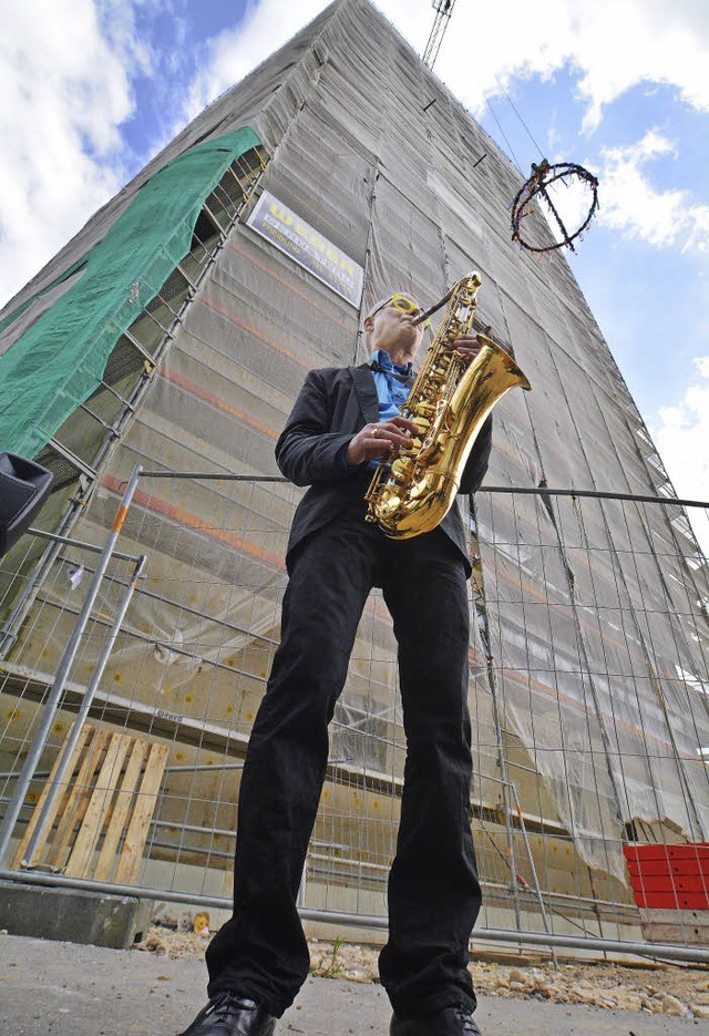 Richtfest mit Musik: Der traditionelle...8220; wre er nicht  zu sehen gewesen.  | Foto: Barbara Ruda